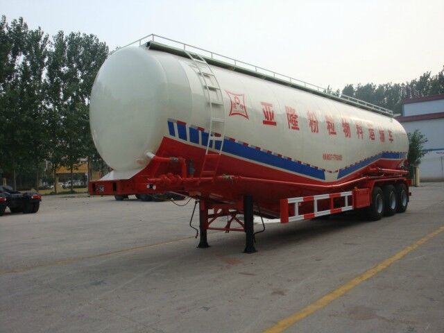 粉粒運(yùn)輸半掛車(chē)
