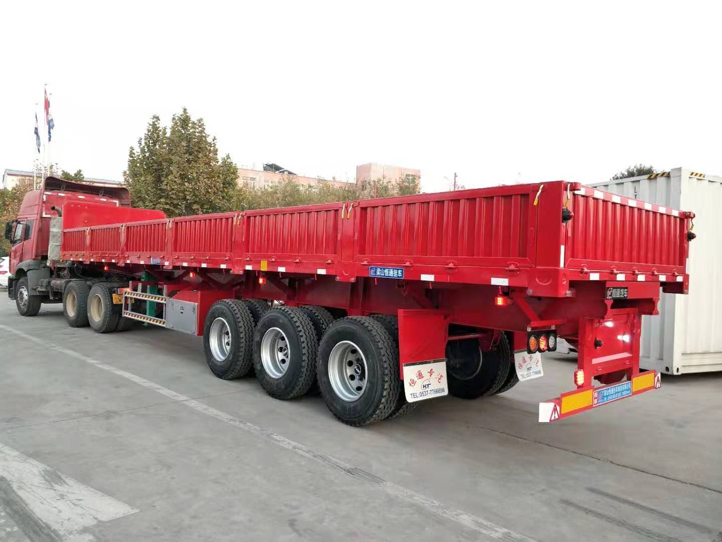 側(cè)翻自卸車