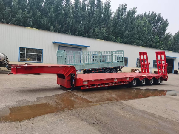  四線八軸低平板半掛車